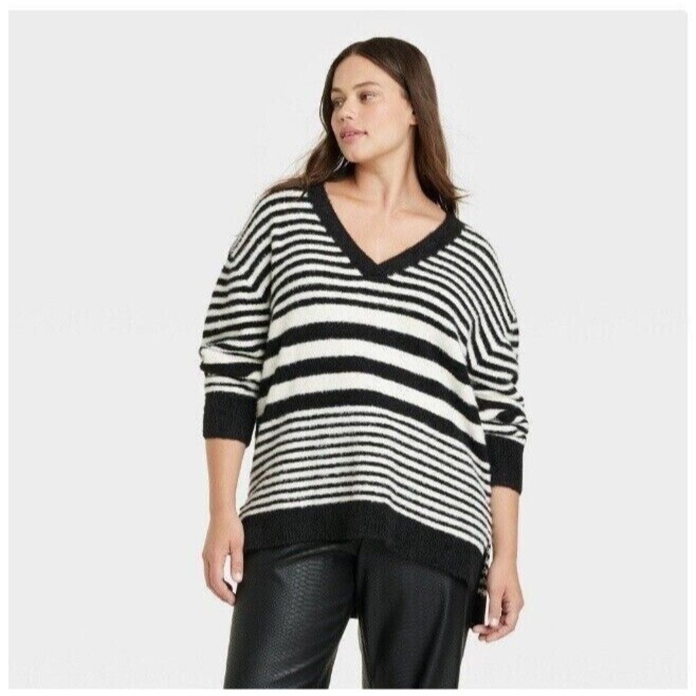 Ava & Viv V-Neck Tunic Pullover Sweater Black and White 2X NWT